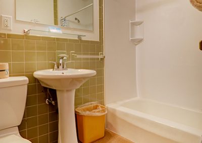 Room 17 Bath