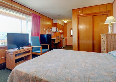 Room 17 Queen Bed