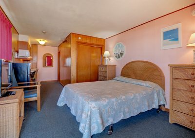 Room 17 Queen Bed